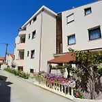 Apartment Bobi *